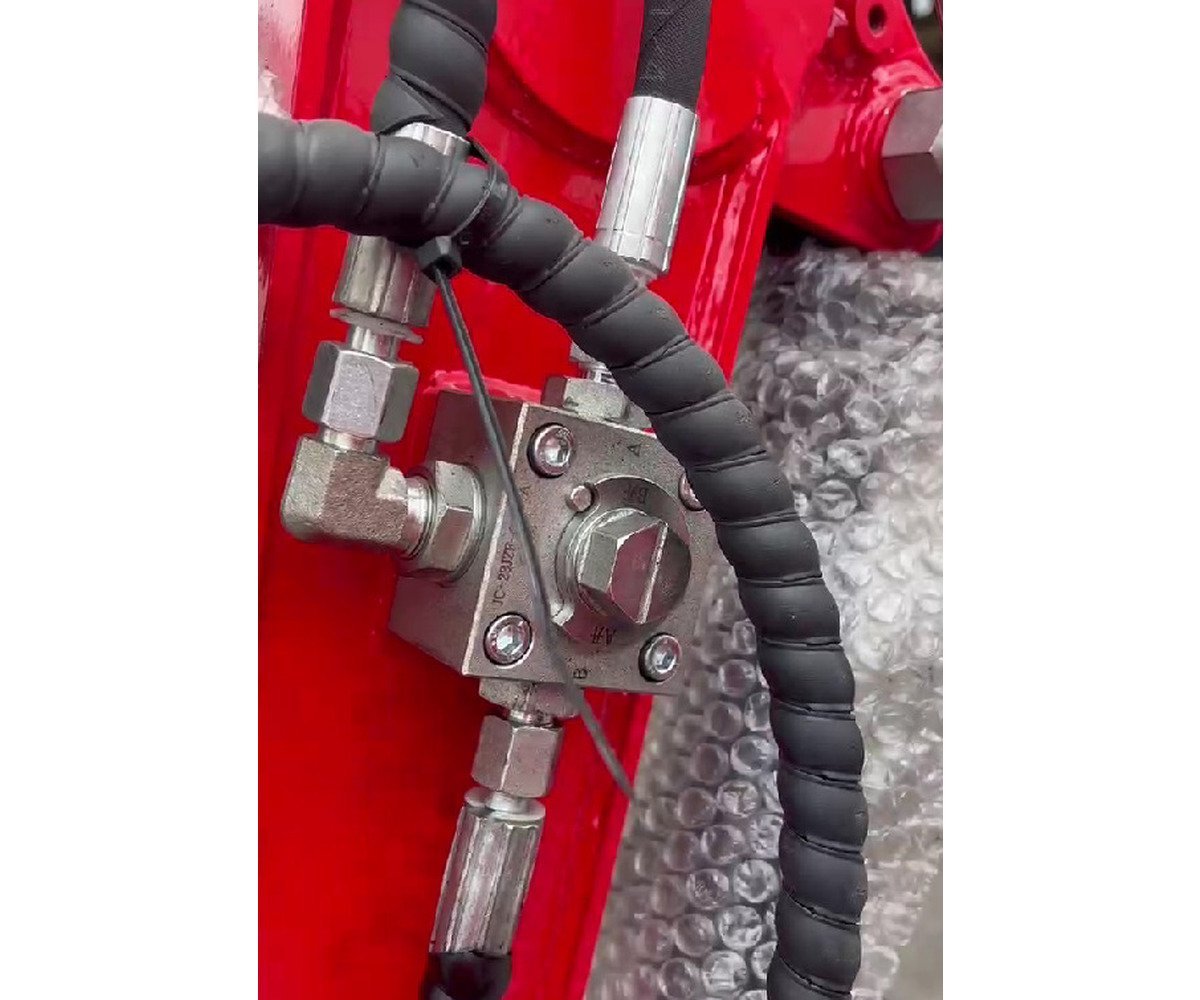 Mini-pelle 1 tonne moteur Koop 7 kW 1 cylindre avec bras pivotant et train de chenilles extensible MW Tools - Image 3